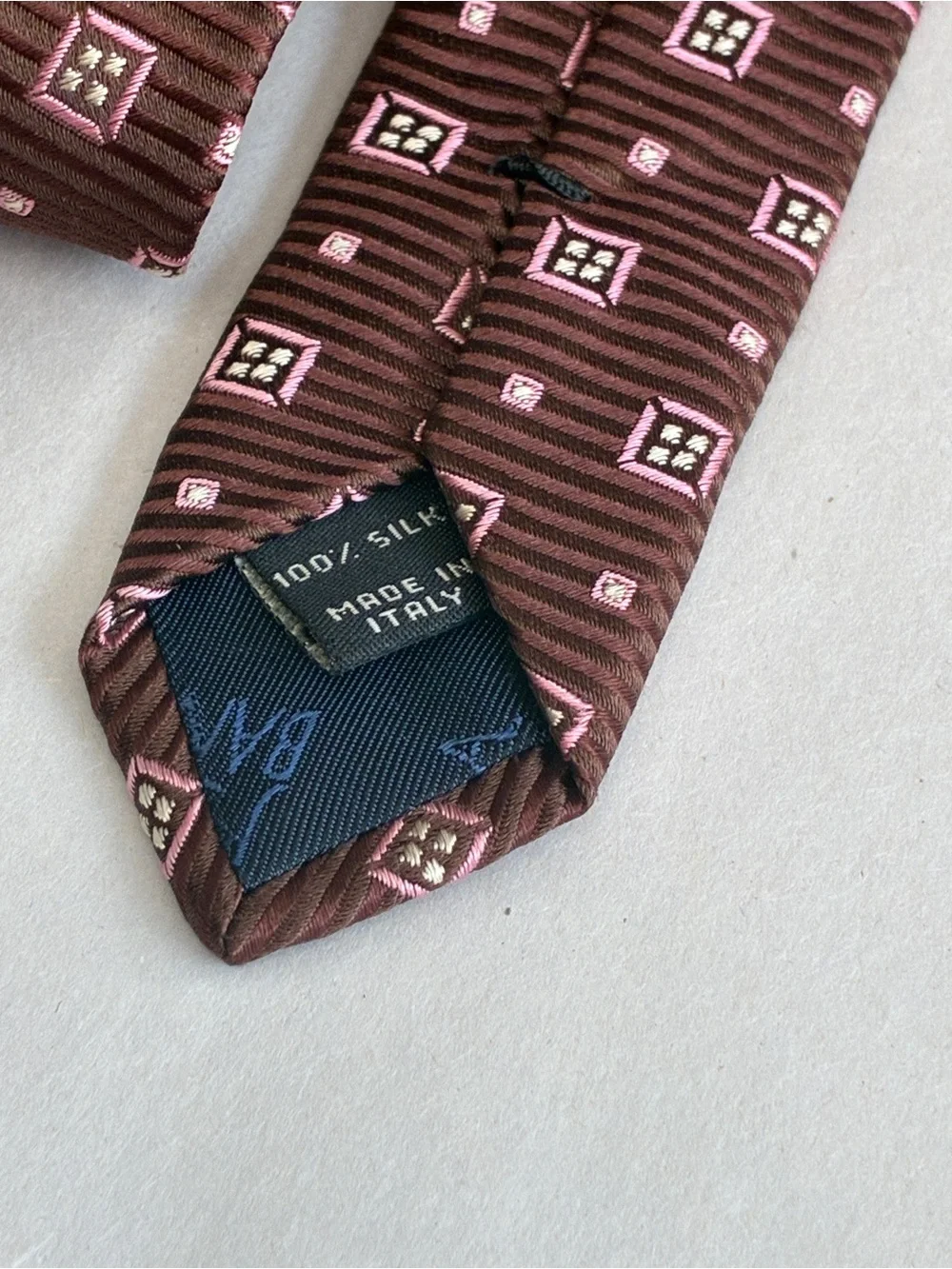 Jos. A. Bank Silk Geometric Medallion Necktie Burgundy Pink Made in Italy Mens
